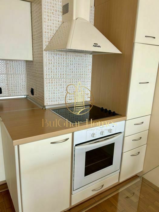 Дава се под наем Двустаен апартамент в Варна, Бриз - 70 кв.м за 459 € - Снимка #1