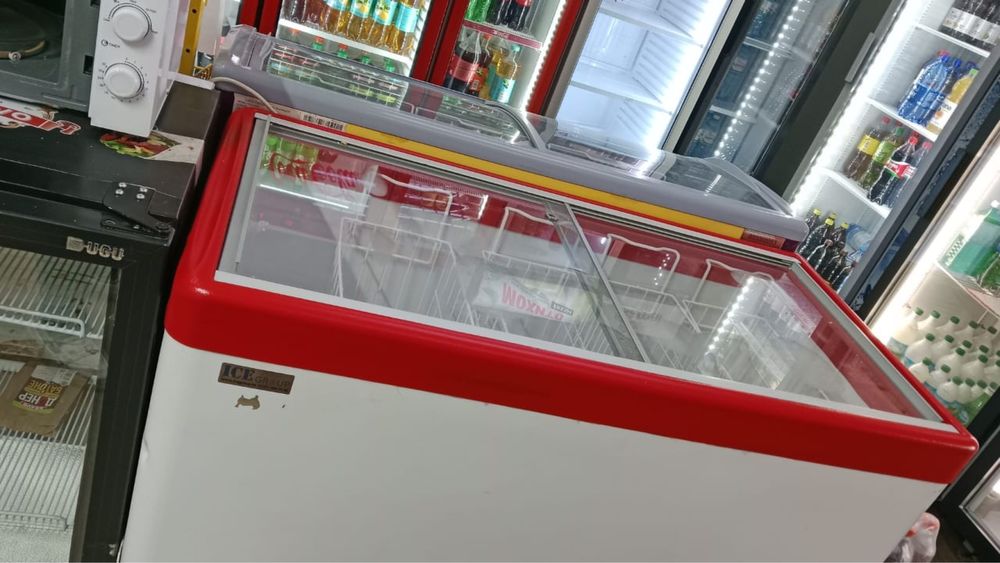 Витринный морозильник и холодильник