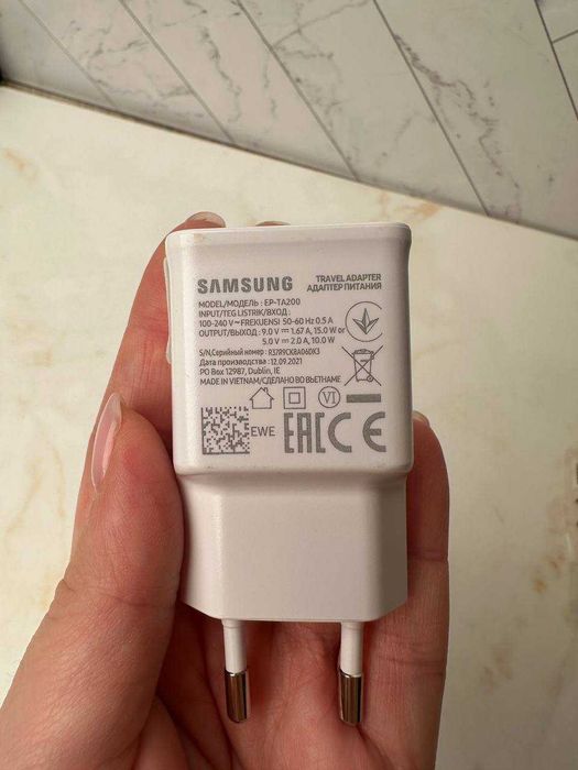 Зарядно устройство Samsung EP-TA200