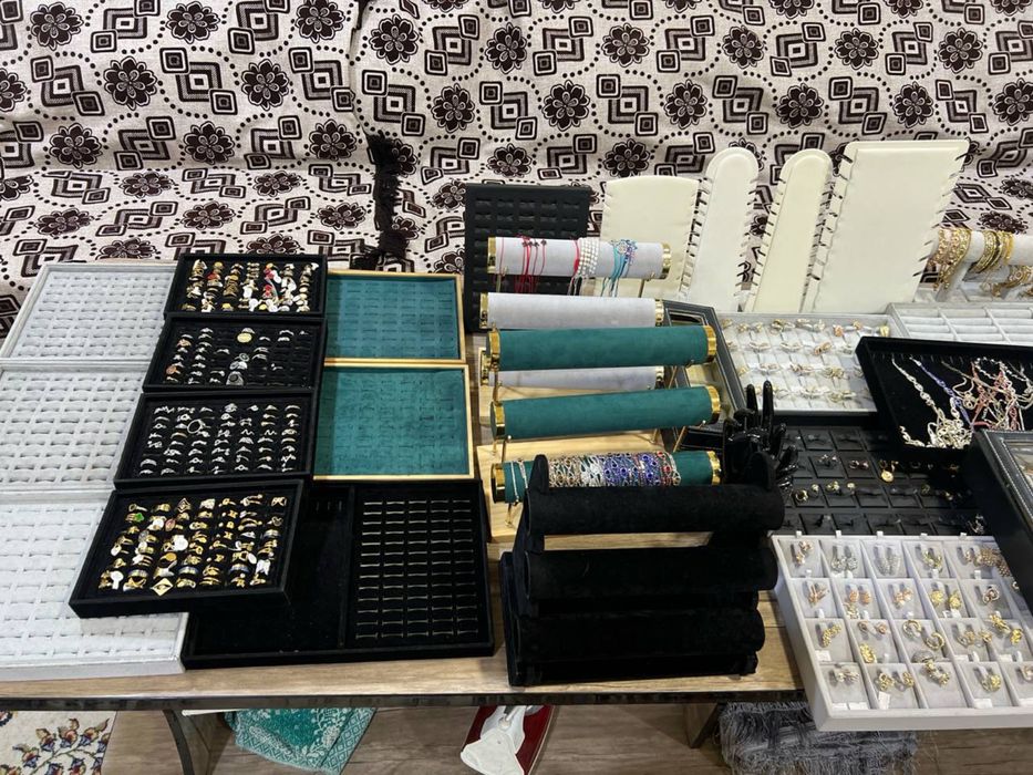 Маникены для ювилерных украшений