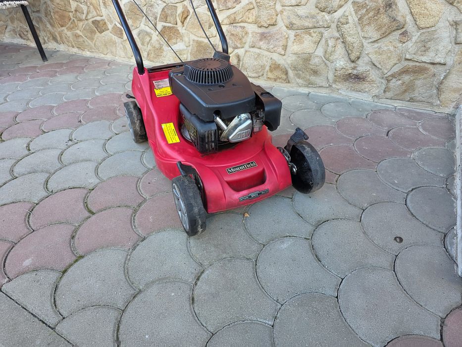 Mașina de tuns gazon Mountfield