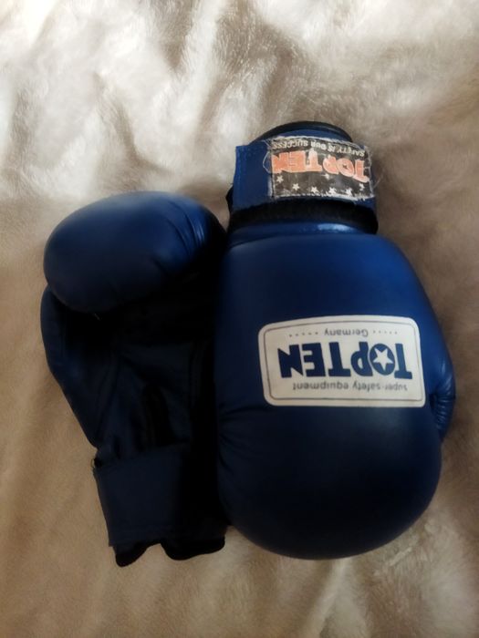 Продам боксерские перчатки