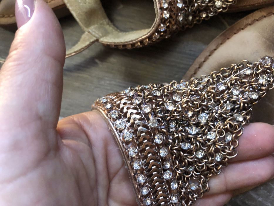 Дамски сандали с камъни