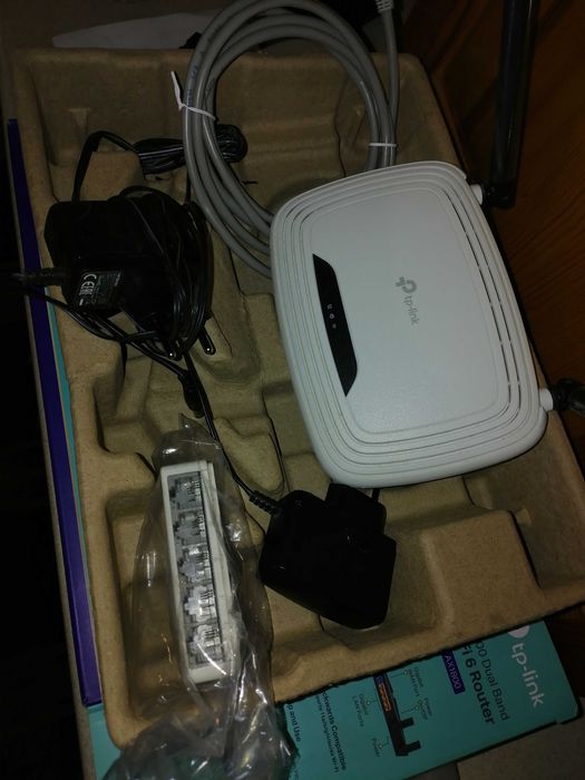 Продавам рутер tp link и суич към него