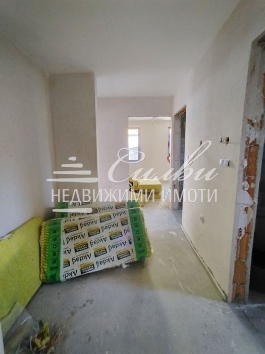 Тристаен апартамент в НОВОСТРОЯЩА СЕ жилищна сграда - Пети полк