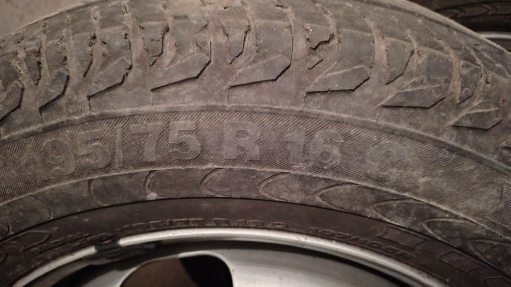 Гуми с джанти 2 бр 195/75 R 16 C
