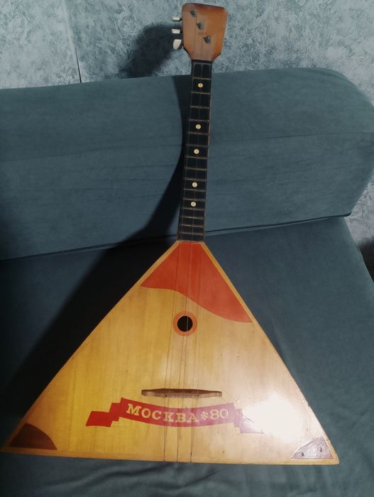 Продам балалайку