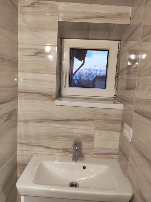 Inchiriez garsoniera 20m2 la curte anexa la  casa proprietarului regim