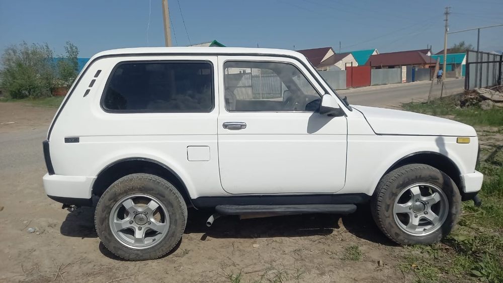 Продам автомобиль ниву