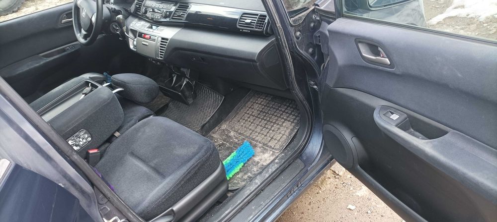 Honda FRV на части