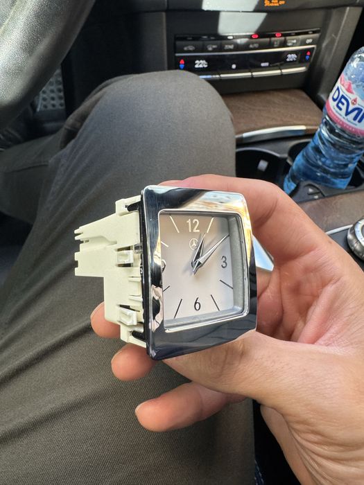 Аналогов часовник за Мерцедес Е класа w212 facelift