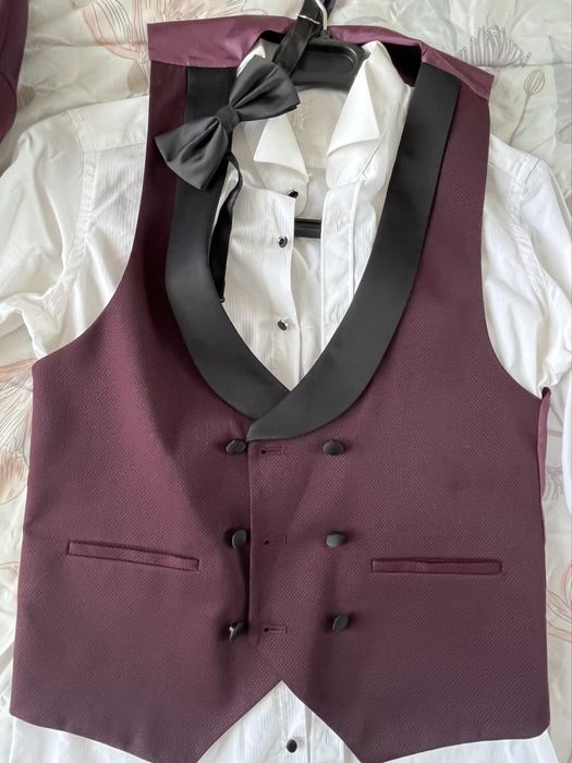 Абитуриентски костюм