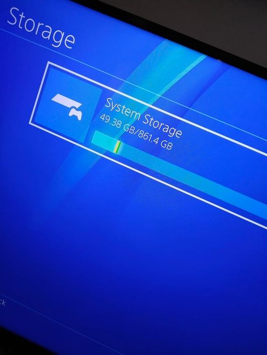 Playstation 4 Slim 1TB +джойстик и игри