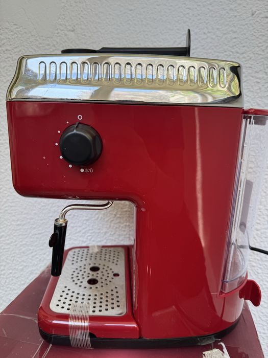 Еспресо Кафемашина - Russell Hobbs Retro Ribbon Red 28250-56, 1350W!