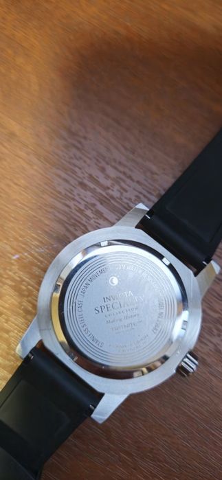 Продам часы INVICTA