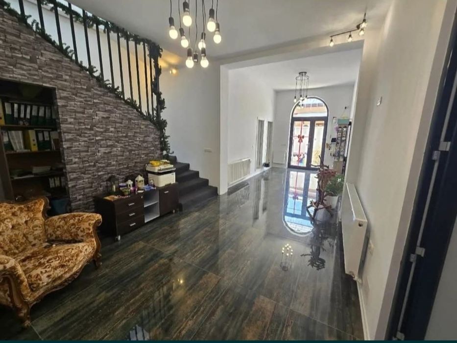Vând casa central P+M/ IN RATE /1An