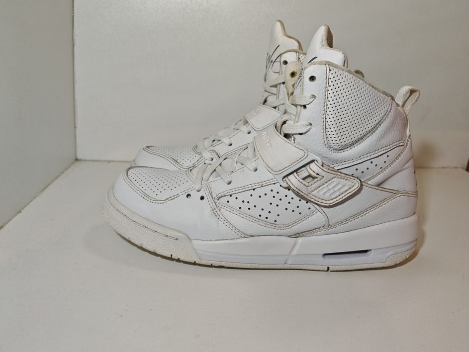 Продавам маратонки Nike Jordan Flight  в много добро състояние.