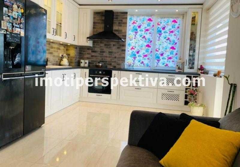 Продава се Двустаен апартамент в Пловдив, Център - 86 кв.м за 2076 €/кв.м - Снимка #1