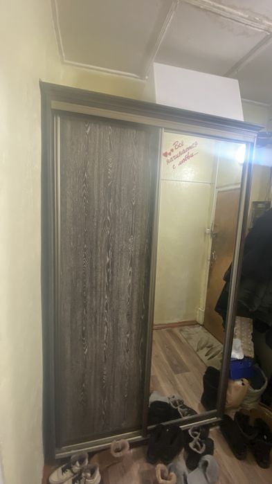 Продам два шкафа и прихожку
