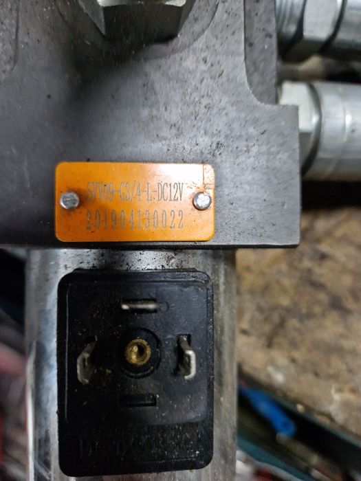 Гидрораспределитель, дивертор.