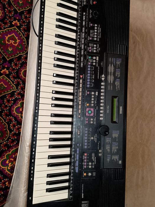 Yamaha psr 1700 sotiladi