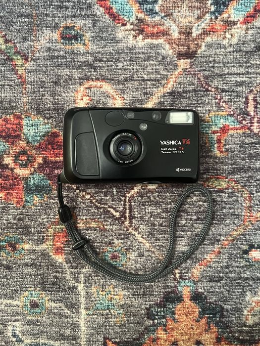 Aparat foto film Yashica T4 - Impecabil