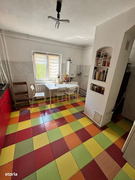 Zona Odobescu, 4 Camere, Etaj Intermediar
