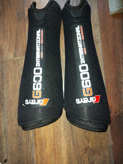 Футболни Adidas бутонки  +кори за футбол  н 39-40