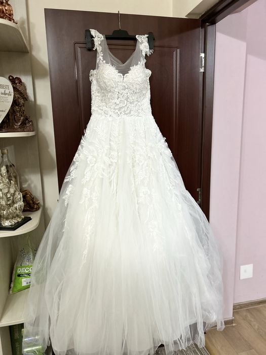 Vand rochie de mireasa s-m