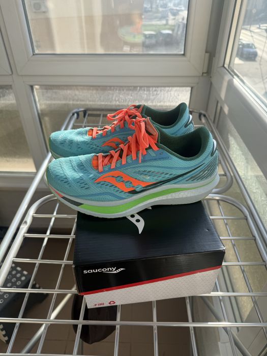 Продавам Saucony endorphin speed - 43 номер.