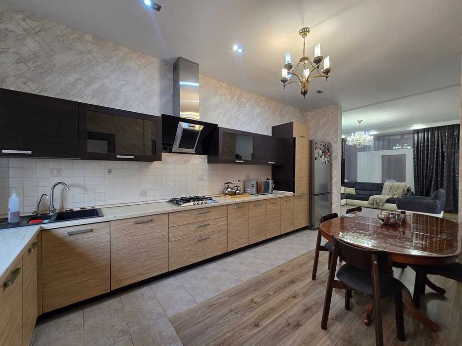 Продам 7 ком. дом мкр. Рахат