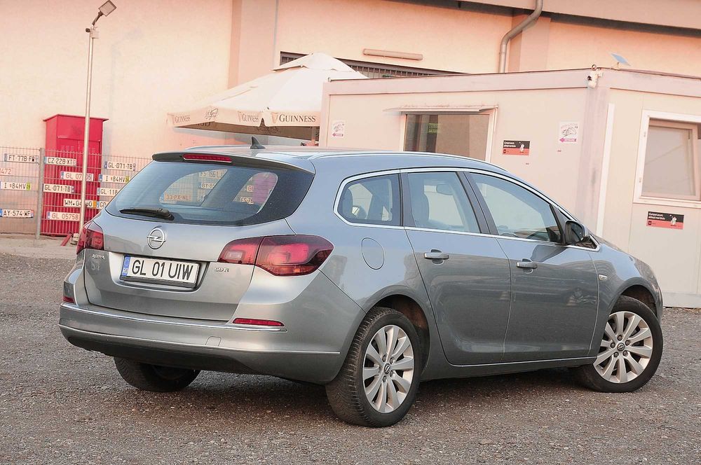 OPEL Astra J 2015 1.6CDTi 110 CP E6 6 trepte clima piele/textil, recent adus inmatriculat 06.2026 primul proprietar RO