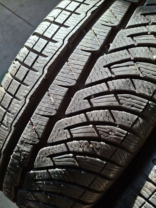 2 Anvelope  de iarnă 225 45 r18 Michelin