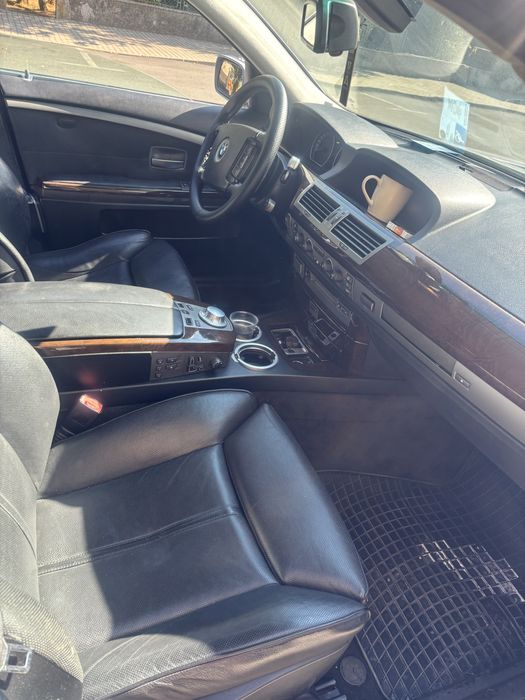 Автомобил BMW 745