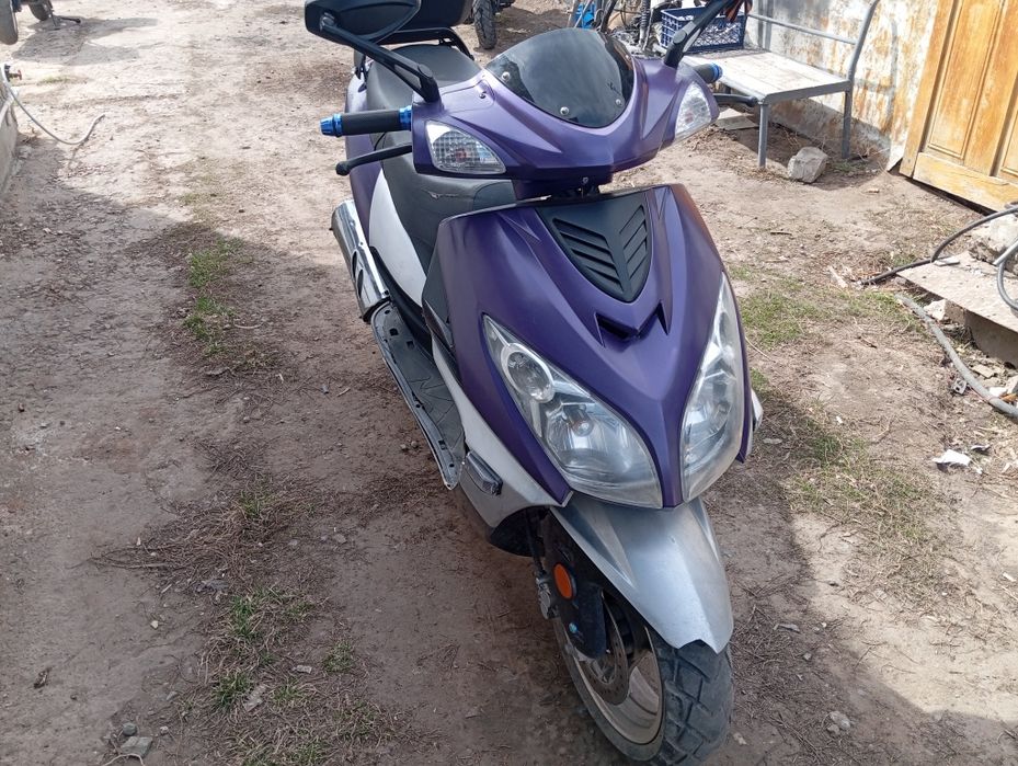 Продам скутер 150 кубов