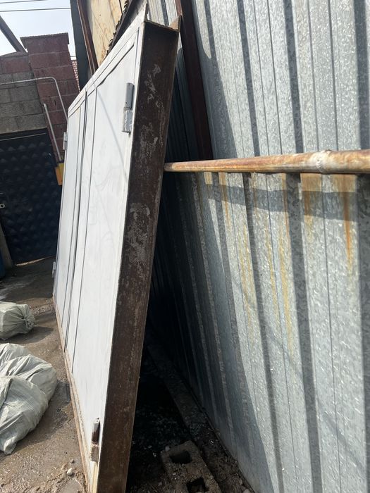 Железные гаражные ворота