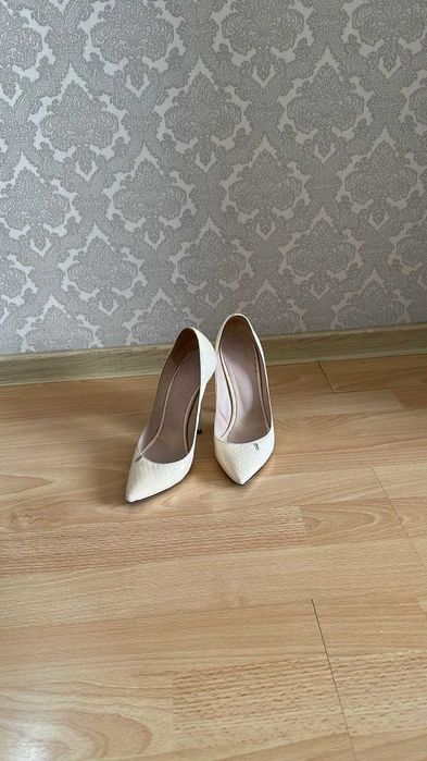 Туфли женские на шпильке