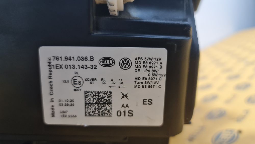 Far dreapta led xenon VW Touareg 3 7cr cr7 2019+