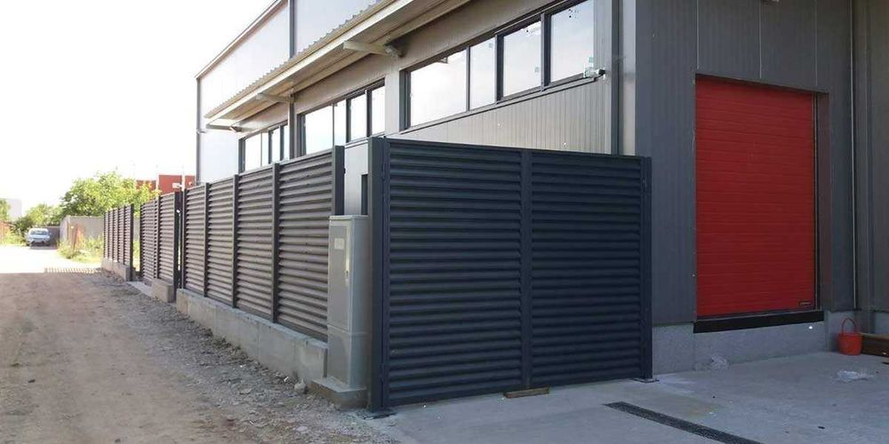 Garduri si porti din panou stil jaluzele si alte modele disponibile