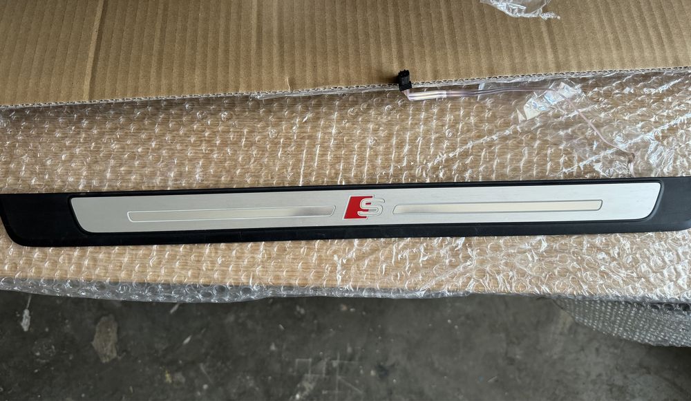 Ornament prag S line dreapta iluminat Audi A4 ,A5 B9 original