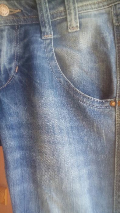 Страхотни, маркови, дамски дънки номер 27.