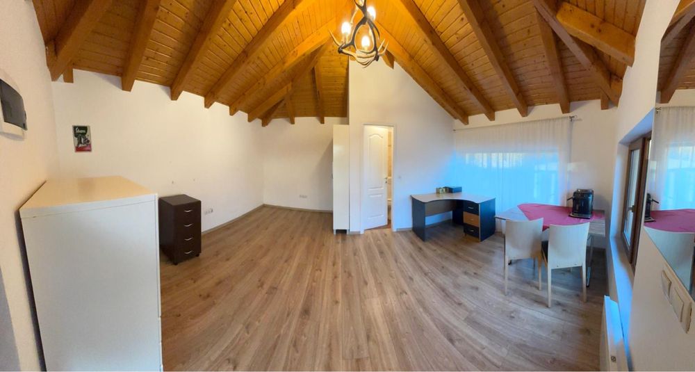 Apartament / Casa ,o camera cu gradina proprie