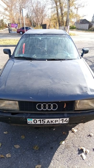 Ауди 80 на ходу активном