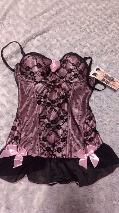 Lenjerii, body-uri si rochii