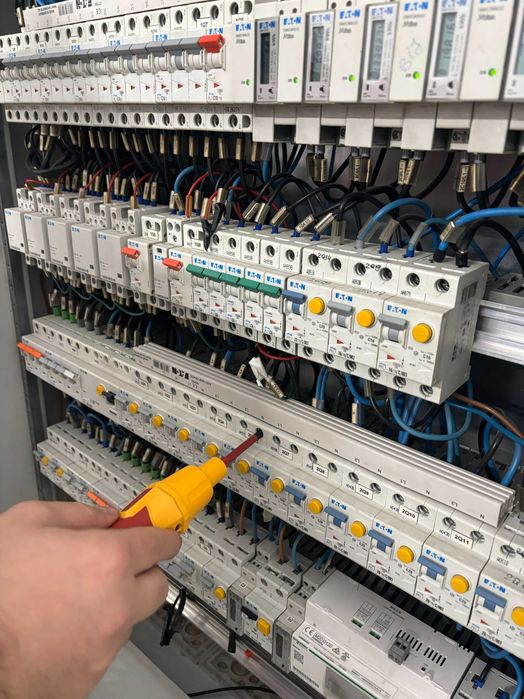 Electrician calificat – case, apartamente, spații comerciale, urgențe