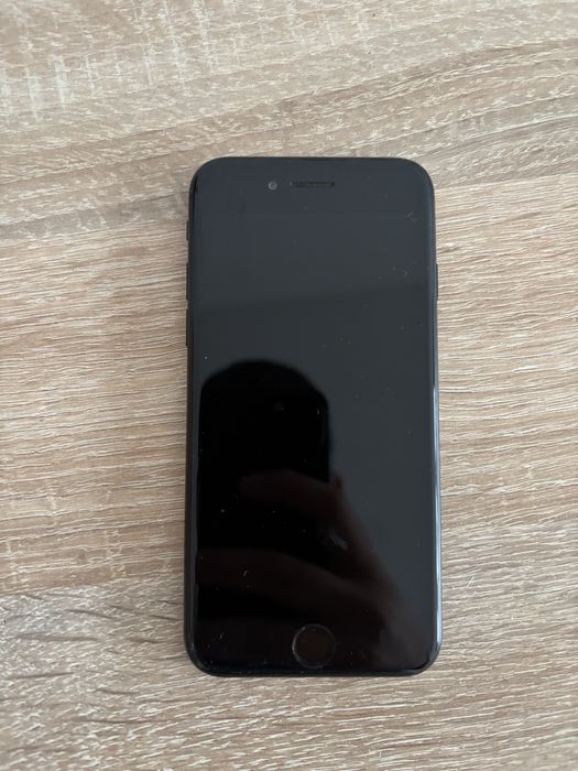 Iphone se 2020 като нов