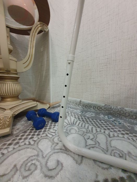 Продается столик детский пластиковый