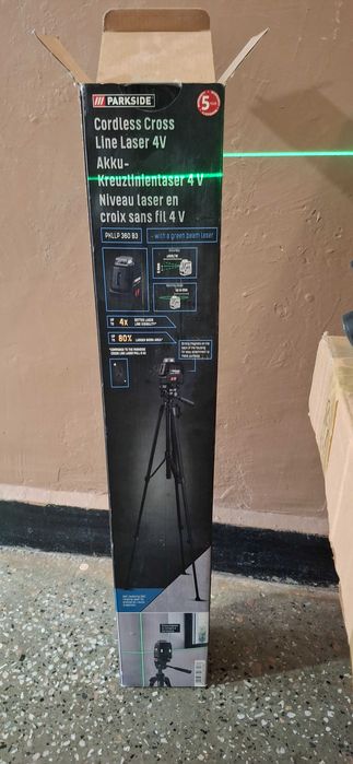 Акумулаторен лазерен нивелир с кръстосани линии + стойка