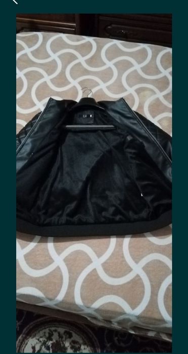 Vând geacă de piele