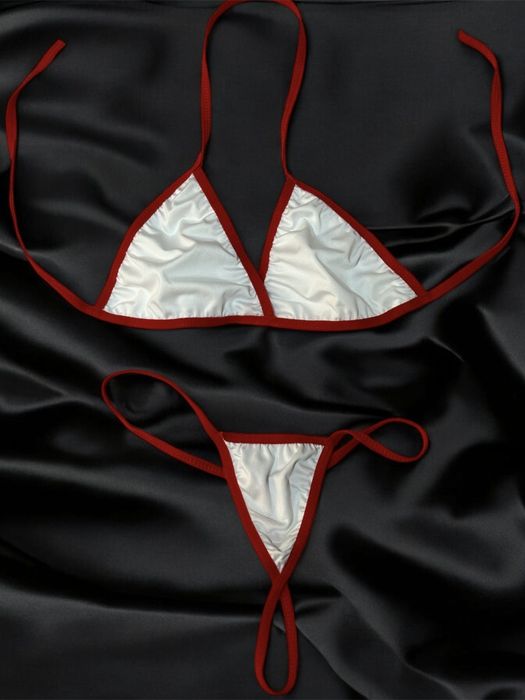 Откровенный костюм мед сестры